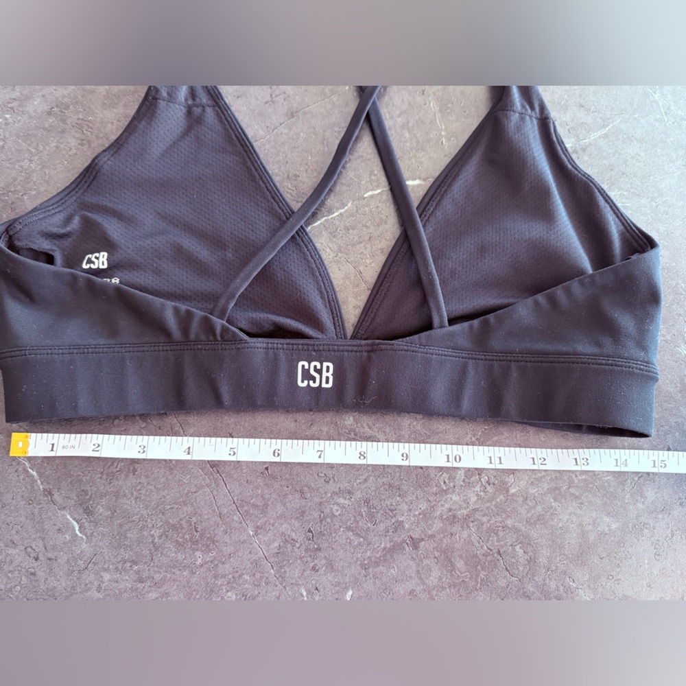 Elegant Black Cross-Back Sports Bra - Picture 4 of 4